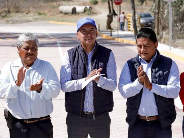 Inaugura Mundo Tlatehui adoquinamiento con puente alcantarilla en la calle Apetlahuaya en Cacalotepec