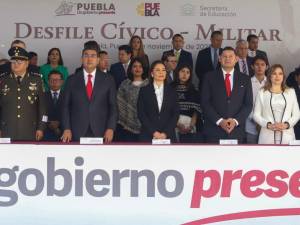 Con desfile y entrega de medalla “Carmen Serdán” Puebla conmemora 113 aniversario  de la Revolución Mexicana
