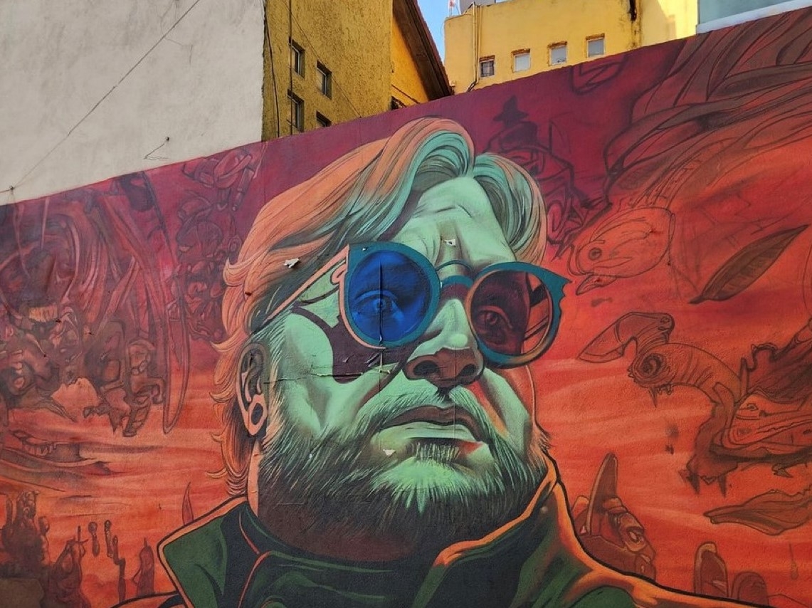 Reacciona Guillermo del Toro a mural en las calles de CDMX