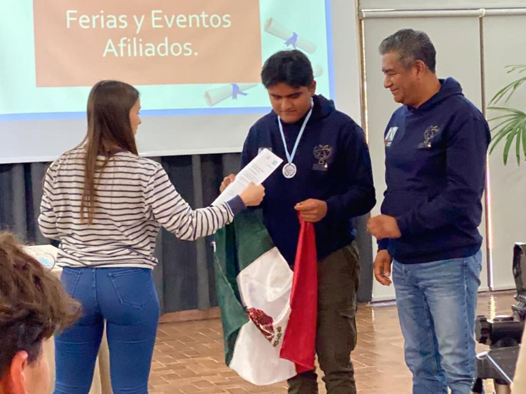 Gana alumno del COBAEP segundo lugar en Foro de Ciencias en Argentina