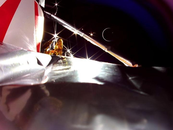 Concluye con 75% de éxito la misión mexicana “Colmena” que llegó a órbita lunar