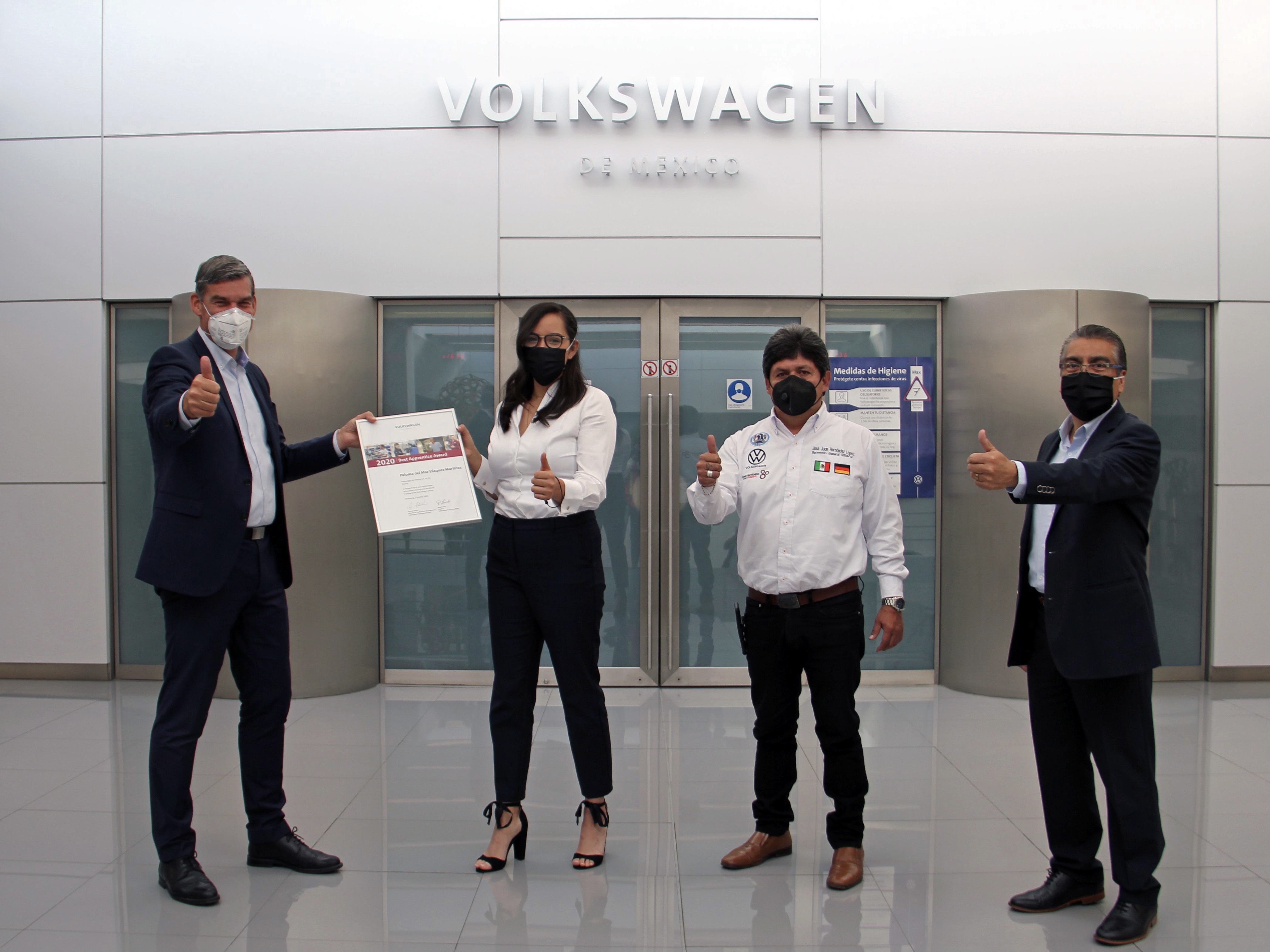 Volkswagen de México reconoce al estudiante más destacado de su Centro de Formación Dual