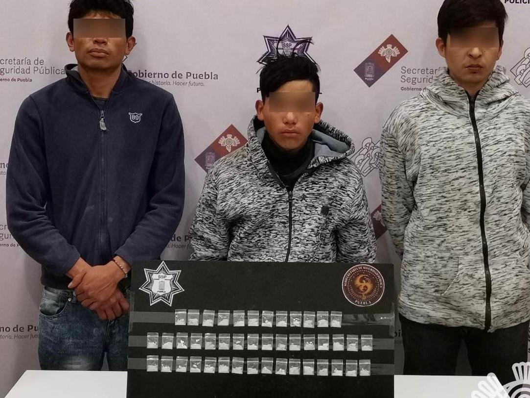 Policía Estatal detiene a tres presuntos narcomenudistas en Tehuacán