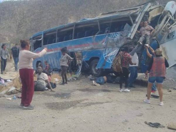 Mueren 15 pasajeros en trágico accidente