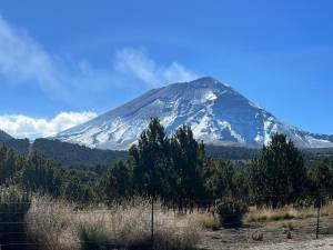 Investigan a alpinista y grupo de &quot;militares&quot; que subieron al volcán Popocatépetl