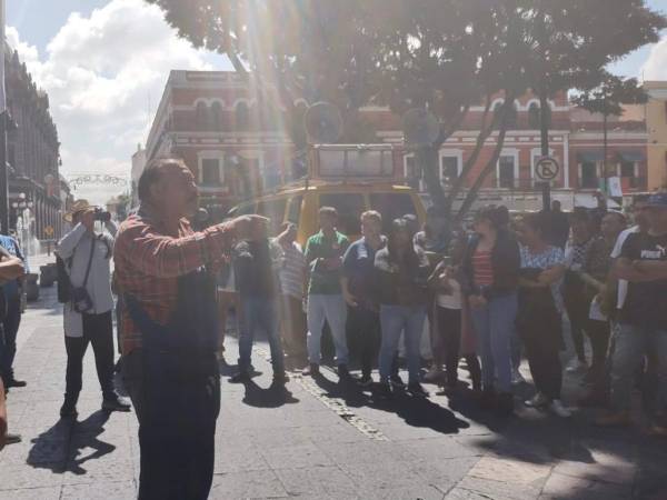 Locatarios de Amalucan exigen a Eduardo Rivera frenar  agresiones de la 28 de octubre