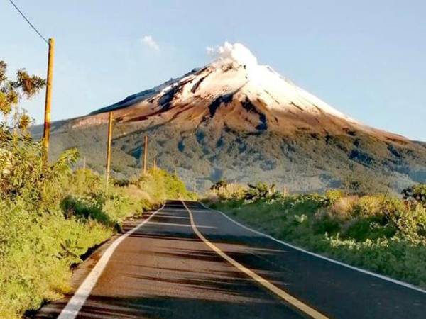 Autoridades cercan accesos al Popocatépetl ante crecimiento de actividad