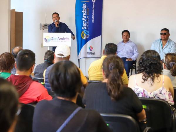 Entrega Mundo Tlatehui apoyos económicos para comerciantes con futuro de la avenida Polux de Oriente