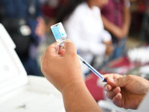 Comienza gobierno de Puebla vacunación contra influenza estacional y COVID-19