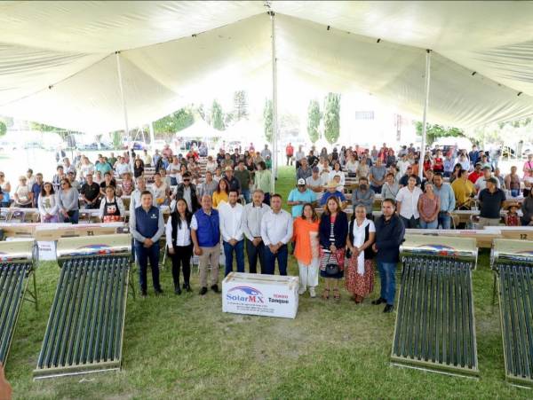 Realiza Mundo Tlatehui cuarta entrega de calentadores solares a familias sanandreseñas