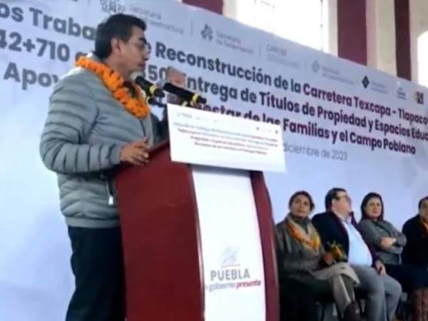 Salomón encabeza trabajos de reconstrucción de la carretera Texcapa-Tlapacoya