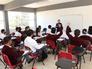 Maestros y futuros docentes de Zacatlán son reconocidos por el Gobierno del Estado