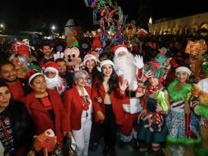 Realiza Gobierno de Cholula encendido del árbol navideñ