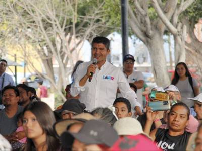 Lalo Rivera se reúne con madres de familia y líderes de recolectores