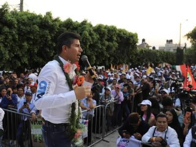 Lalo Rivera marcha en San Martín Texmelucan por una Puebla sin miedo