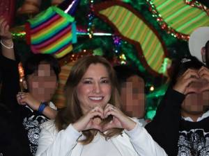 Convive Ceci Arellano con jóvenes de Casa del Adolescente en el Festival Navideño