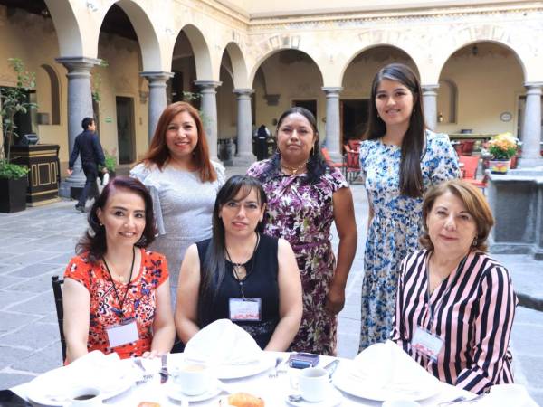 Reconocen a madres trabajadoras del Congreso del Estado