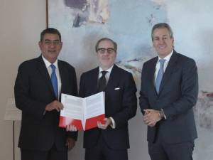 Sostiene Salomón reunión con CEO de Banco Santander España