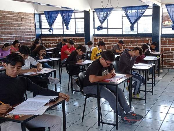 Presentan examen más de 4 mil egresados de bachillerato en escuelas normales: SEP