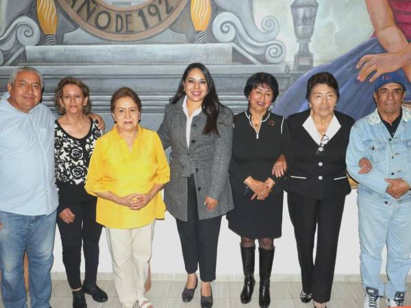 Se reúne Tonantzin Fernández con las mujeres pioneras de la política en Cholula