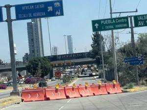 Cierran temporalmente carriles izquierdos de Vía Atlixcáyotl