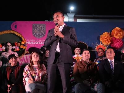 Entre flores, misticismo y color: Roberto Solís inaugura “Camino de las Almas Huejotzingo 2024”