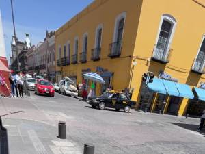 Ambulantes nuevamente salen al Centro Histórico, se burlan de Adán Domínguez