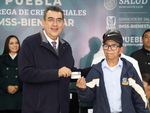Inicia Sergio Salomón entrega de credenciales del programa IMSS-BIENESTAR