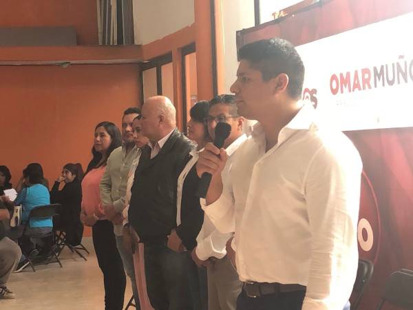 Casa llena en Sanctorum, reciben a Omar Muñoz en Foro Ciudadano