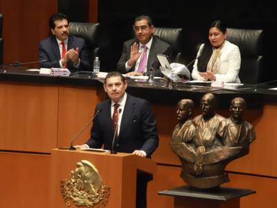 Salomón invitado especial para develación de &quot;Los Tres Juanes de la Sierra Norte” en el Muro de Honor del Senado