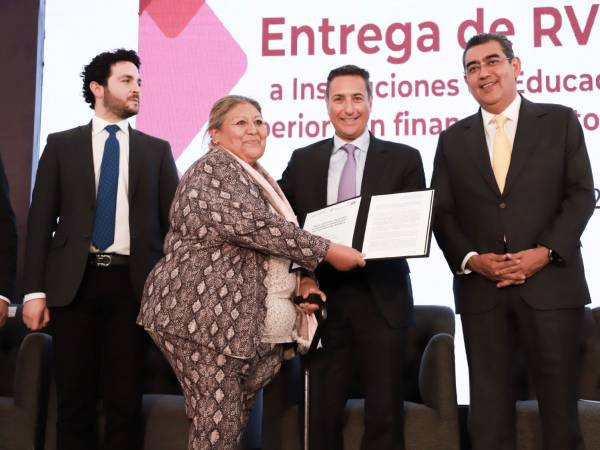 Impulsa gobierno estatal trabajo conjunto con sector privado para consolidar desarrollo y bienestar en Puebla