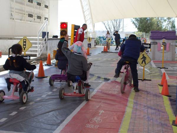 Mediante &quot;Parque Vial&quot;, gobierno estatal procura desarrollo de la niñez poblana