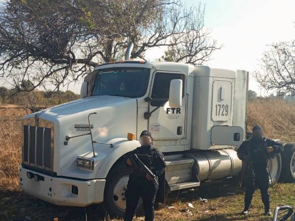 En acciones efectivas, policías municipales de Huejotzingo aseguran dos vehículos con reporte de robo 