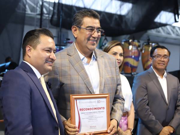 Encabeza Salomón aniversario del Sindicato de Trabajadores al Servicio de los Poderes del Estado de Puebla