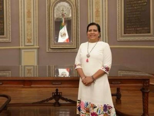 Se va Ana Laura Altamirano del Congreso de Puebla, llegará Modesta Delgado