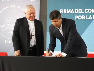Firma Lalo Rivera Compromiso por la paz