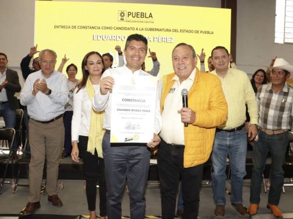 Recibe Eduardo Rivera constancia del PRD como candidato a la gubernatura del Estado de Puebla 