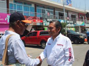 José Luis Figueroa regresará los usos y costumbres a Juntas Auxiliares