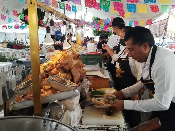 Comienza la Feria de las Carnitas en San Francisco Totimehuacán