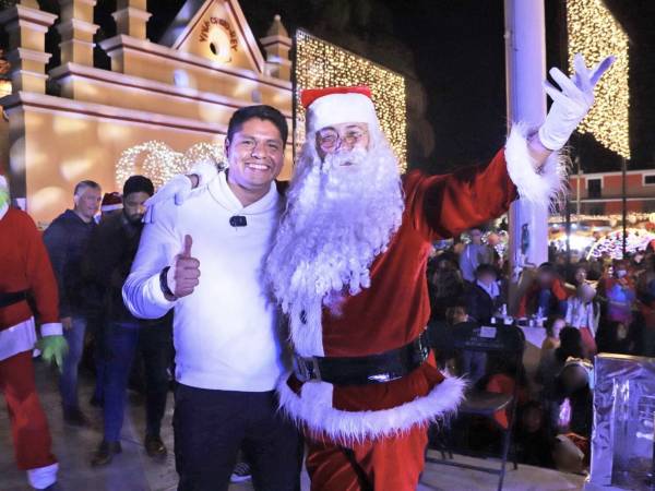 Omar Muñoz enciende la Navidad en Cuautlancingo 