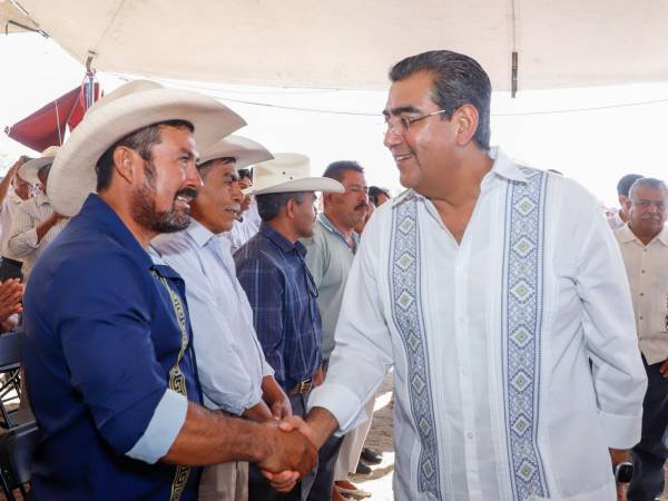 Inicia Sergio Salomón construcción de la carretera Axochiapan - Huachinantla