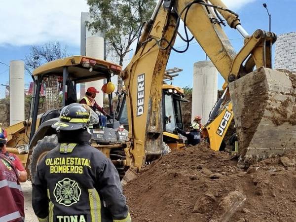 Mueren dos trabajadores en obra de construcción del distribuidor vial de Periférico y Vía Atlixcáyotl