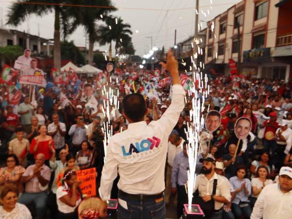Lalo Rivera recibe Bastón de Mando en V. Carranza