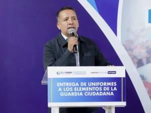 Realiza Mundo Tlatehui tercera entrega de uniformes a elementos de la Guardia Ciudadana