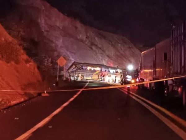 Atiende PC Estatal a lesionados en accidente sobre autopista Cuacnopalan-Oaxaca