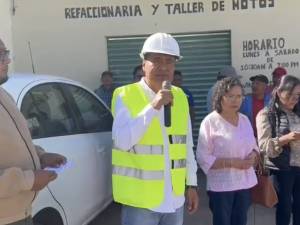 Emprende Armando Aguirre jornada de bacheo en Coronango