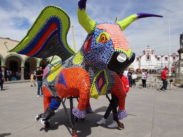 Invita Gobierno de Cholula al desfile de Toros Monumentales