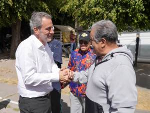 Supervisa Pepe Chedraui mantenimiento de áreas verdes de la colonia Las Hadas