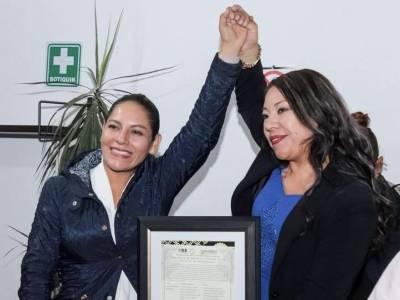 Lupita Cuautle recibe constancia de mayoría 