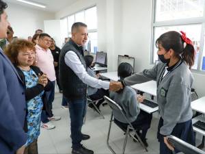 Entrega Mundo Tlatehui la nueva biblioteca de la Telesecundaria Tomas Alva Edison